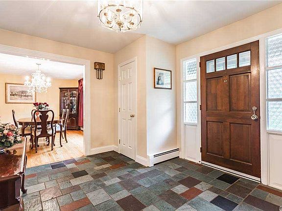 3rd image of 138 Darrow Ln