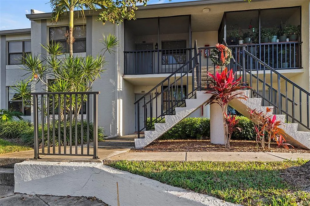 2 bed, 2.0 bath, 1060 sqft, $1,950 — Photo 2
