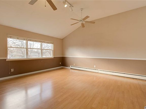 3rd image of 401 Jamaica Ave