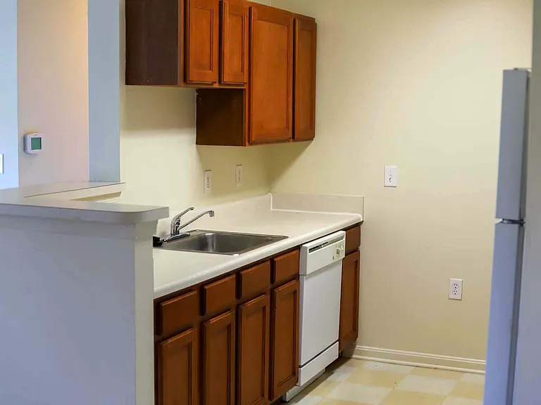 Woodbridge Commons — Photo 9