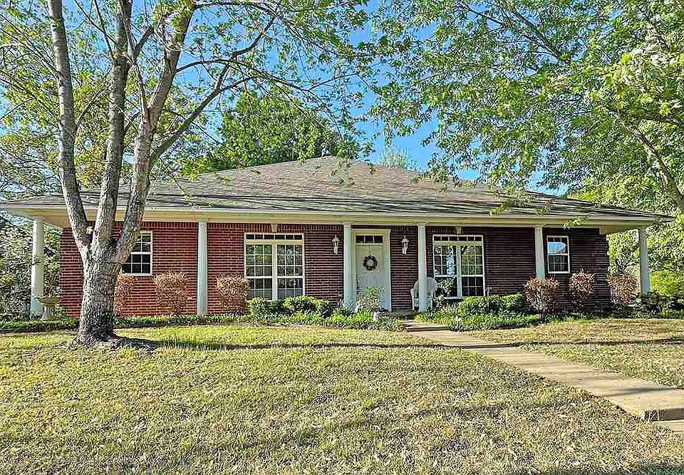 1st image of 19 Briarwood Cir