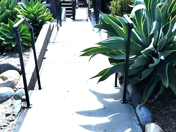 4th image of 816 27th St APT 6