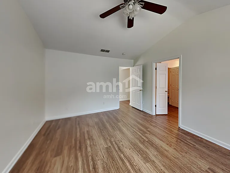 1540 Cardinal Ln — Photo 11