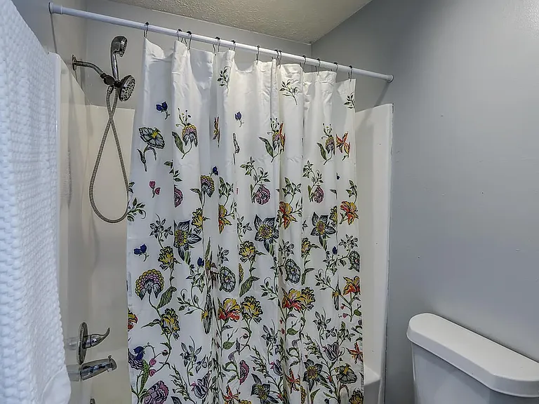 1421 Ashbourne Dr — Photo 30
