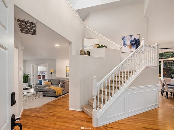 Enter to hardwood floors.