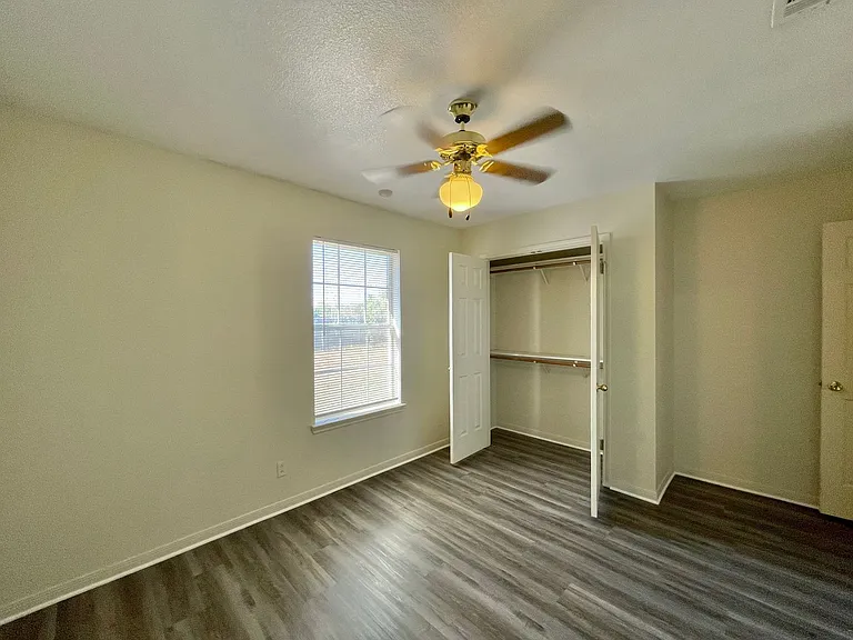2404 Southport Dr — Photo 31