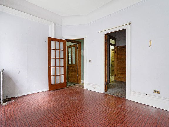 4th image of 234 W 21st St APT 3
