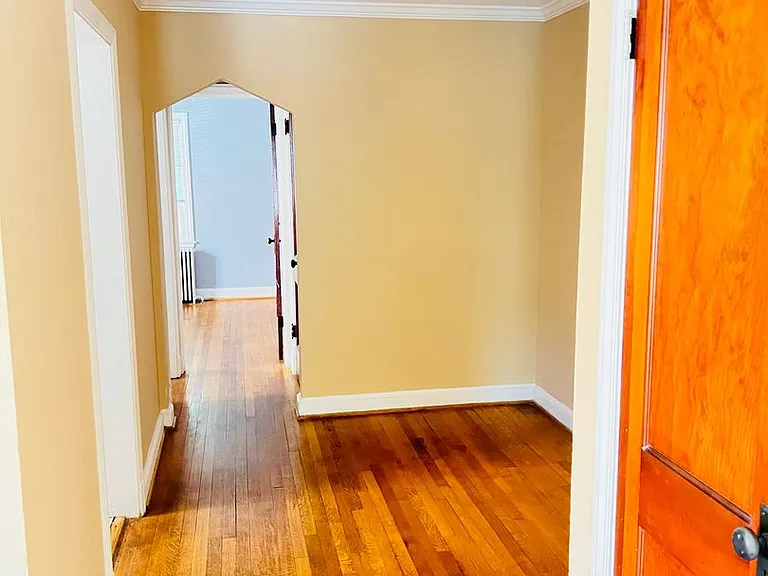8505 Greenwood Ave — Photo 3