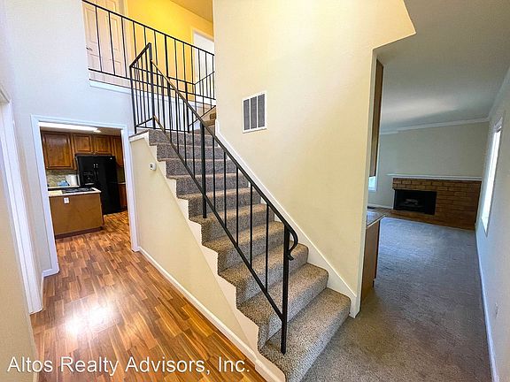 3rd image of 10270 Alpine Dr APT 1