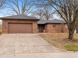 802 Timberbrook Dr, Nevada, MO 64772