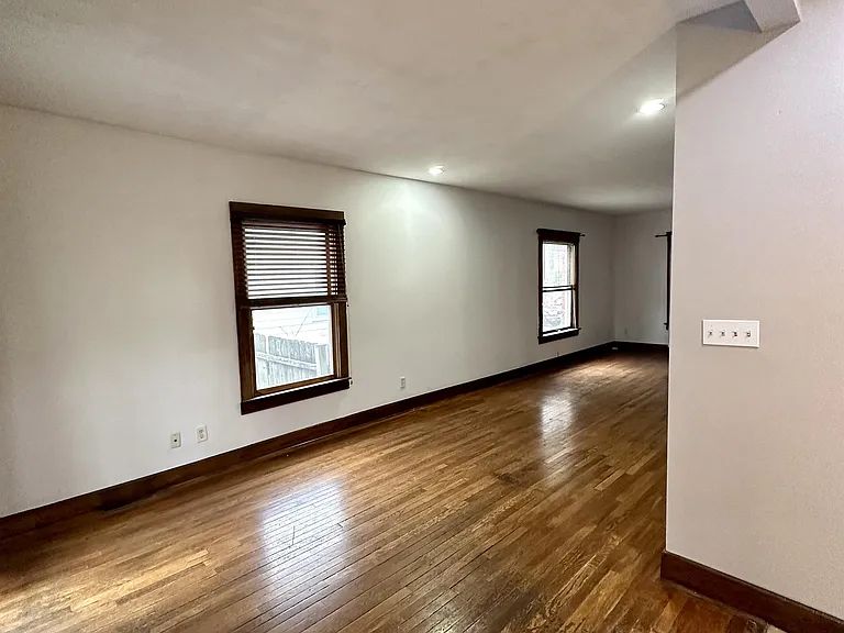 4241 Genessee St — Photo 18