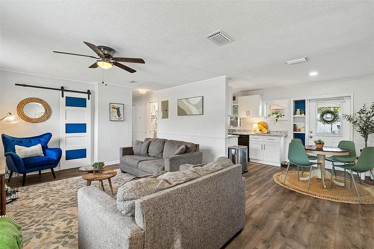 3 bed, 1100 sqft, $2,200 — Photo 3