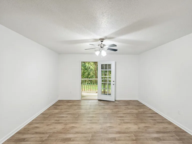 Arlington Apartments — Photo 17