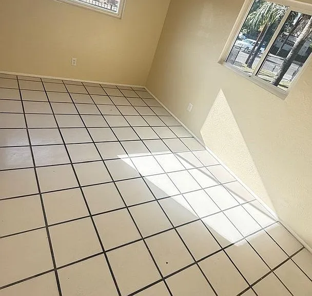 1521-1537 N Sierra Way — Photo 9