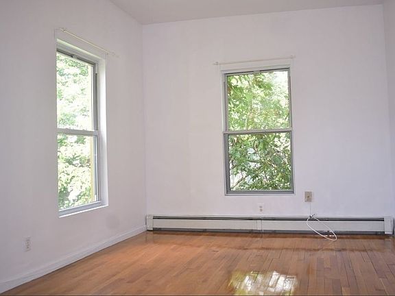 4th image of 195 Saint James Pl #C