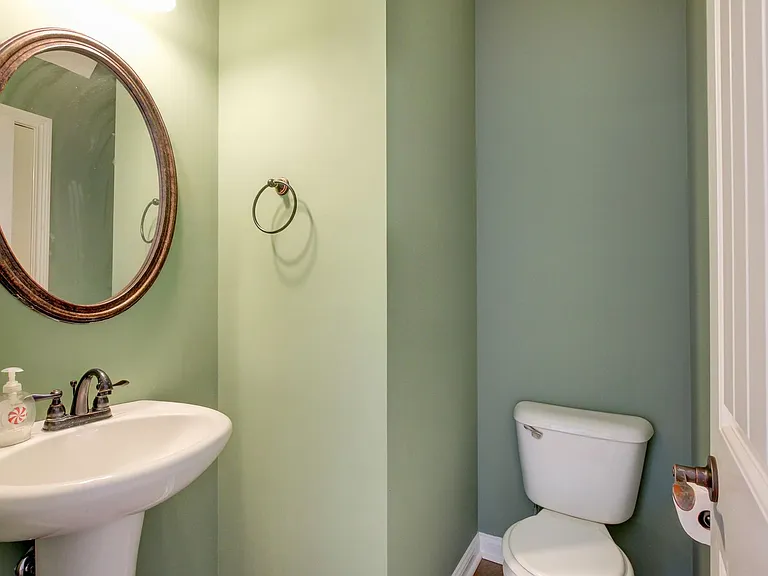 716 Cavalier Dr — Photo 49