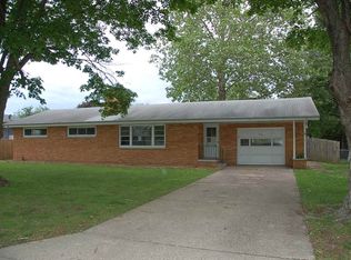 1401 Rutledge Dr, Lincoln, IL 62656