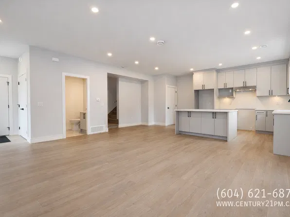 33918 Marshall Rd #4, Abbotsford, BC V2S 1L7