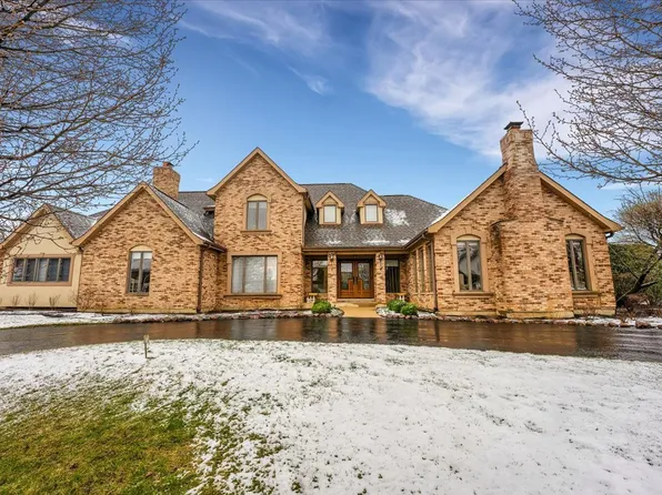 701 Newcastle Ln, Prospect Heights, IL 60070