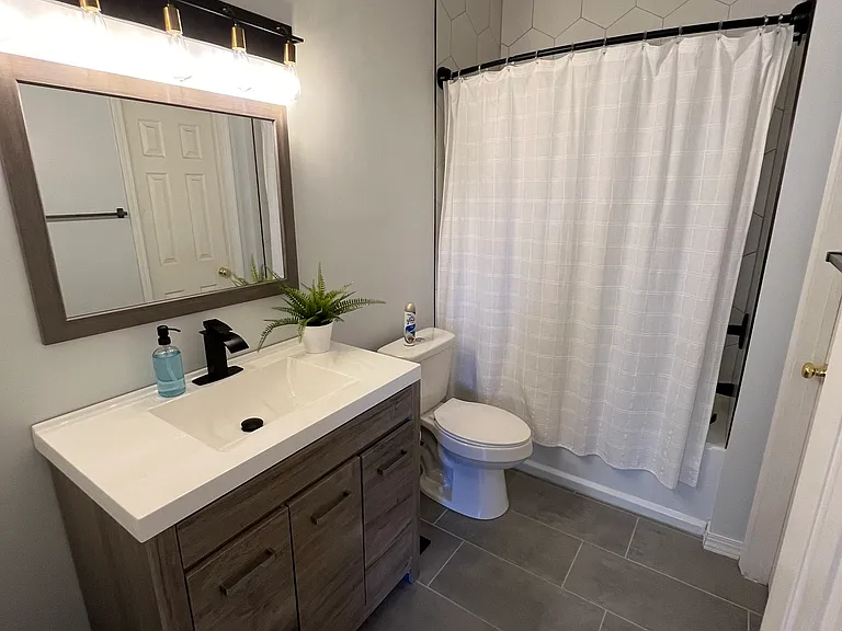 Rotunda Cir — Photo 14