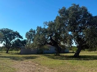 2607 Fm 318 E, Yoakum, TX 77995