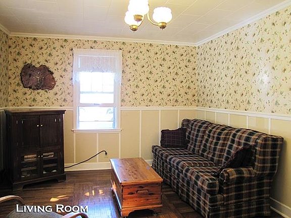 2nd image of 760 Siemers St