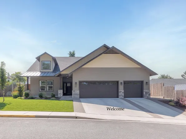 201 SE Sand Canyon Ln, Grants Pass, OR 97527