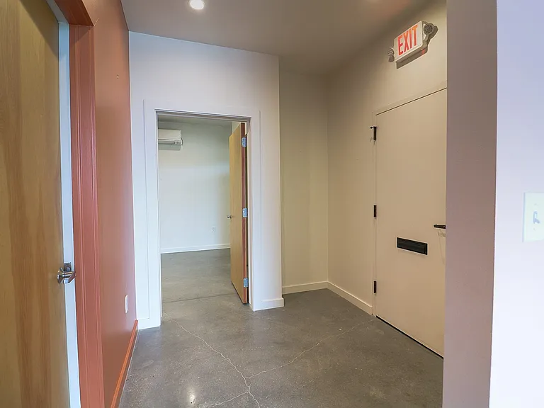1545 E 2nd St S — Photo 28