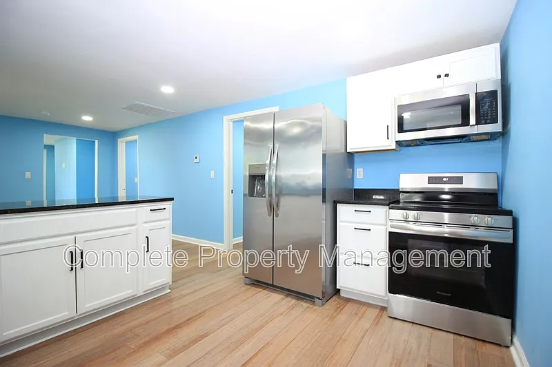 3 bed, 2.0 bath, $1,400 — Photo 4