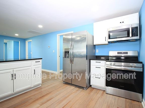 4th image of 932 Court T