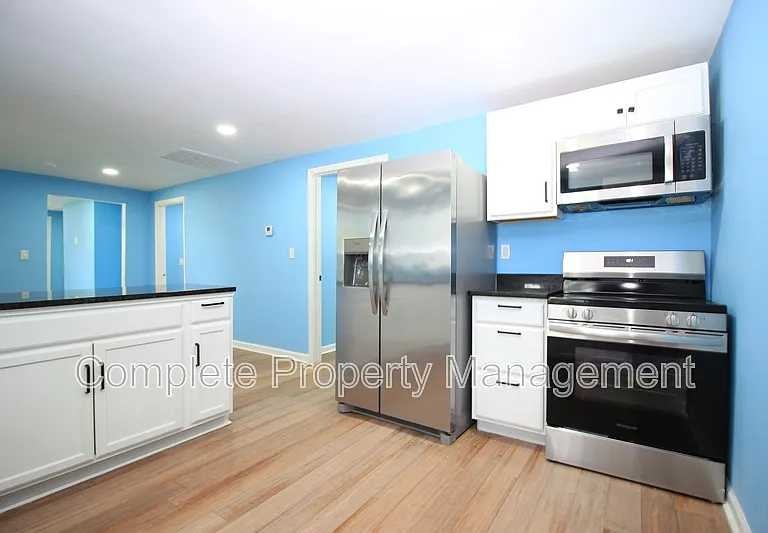 932 Court T — Photo 4