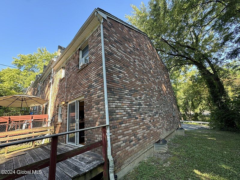 4th image of 98 Mount Hope Drive