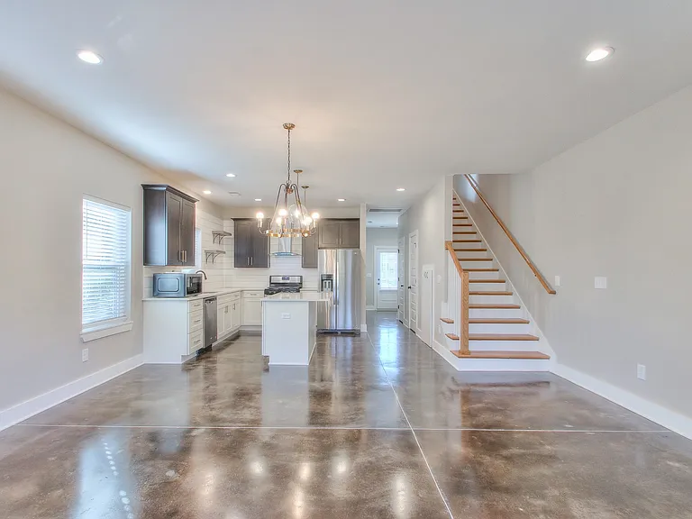 921 Spain Ave — Photo 10