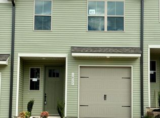 1822 Bennett Village Dr, Maryville, TN 37804