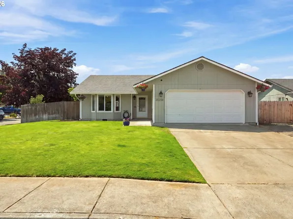 25234 Tyro Ave, Veneta, OR 97487