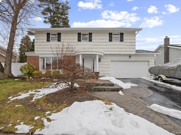 8 Sagamore Way S, Jericho, NY 11753
