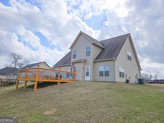 5th image of 140 Chapman Ridge Rd