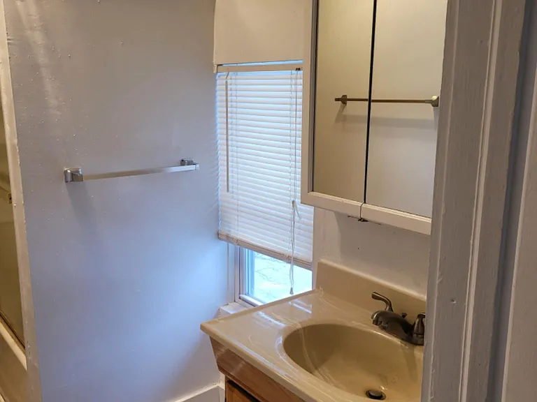 347 N Oakwood Ave #UPPER — Photo 7