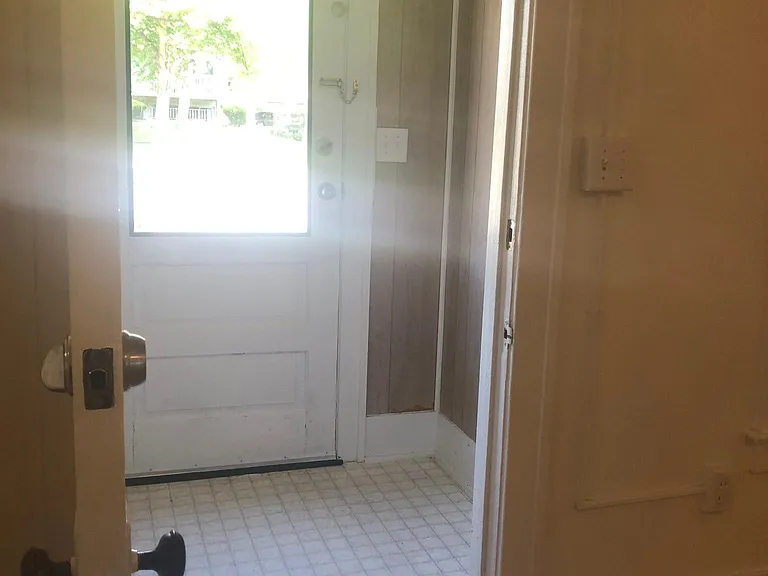 Front door / Foyer