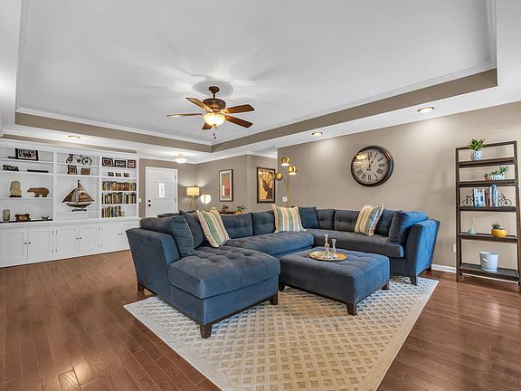 5th image of 2327 Violette Dr