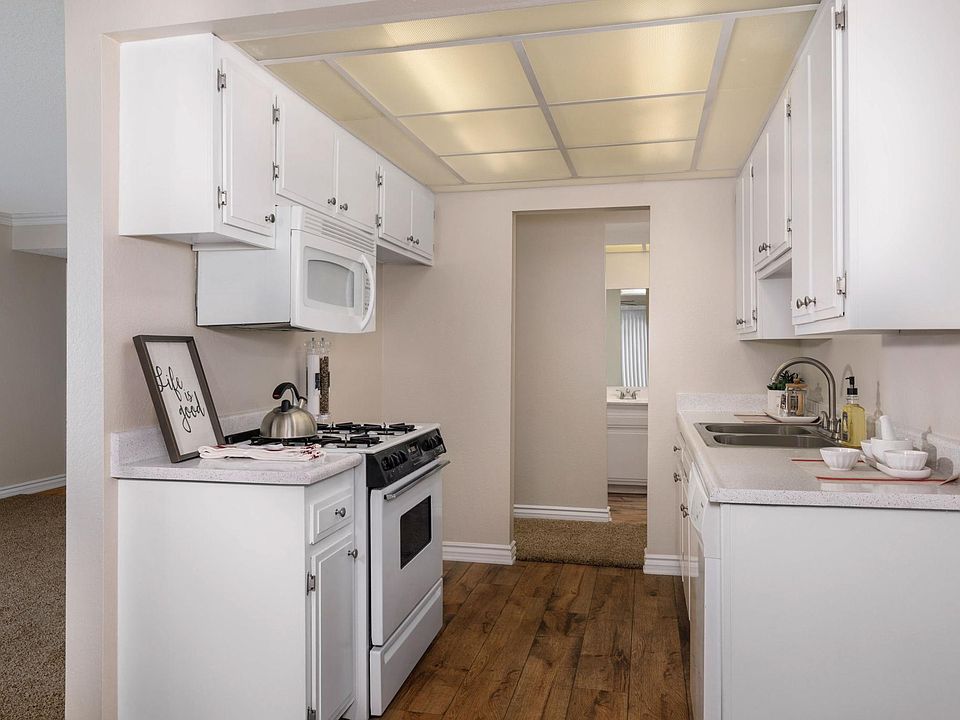 2BR/2BA Kitchen - 1003 Sq. Ft.