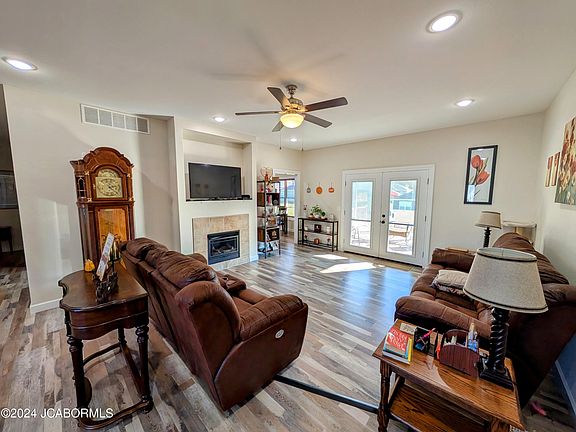 3rd image of 5513 Kenview Dr