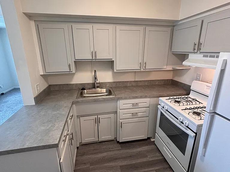 Elmsleigh Apartments — Photo 17