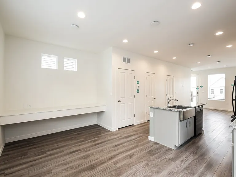 18608 E 47th Pl — Photo 8