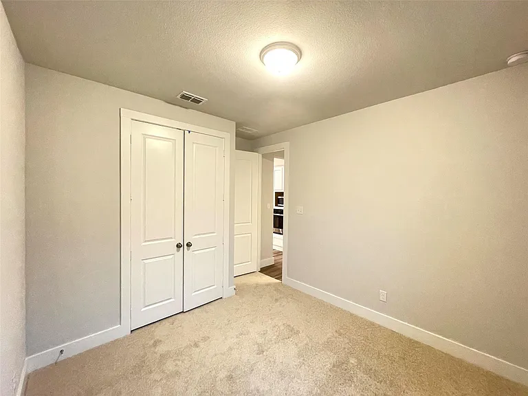 325 Delaford Dr — Photo 8