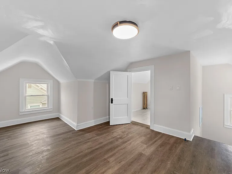 867 East Blvd — Photo 32