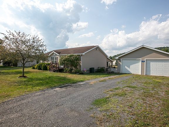 3rd image of 185 William Cir