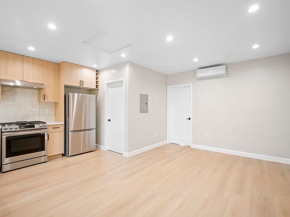 4th image of 7729 Gentry Ave