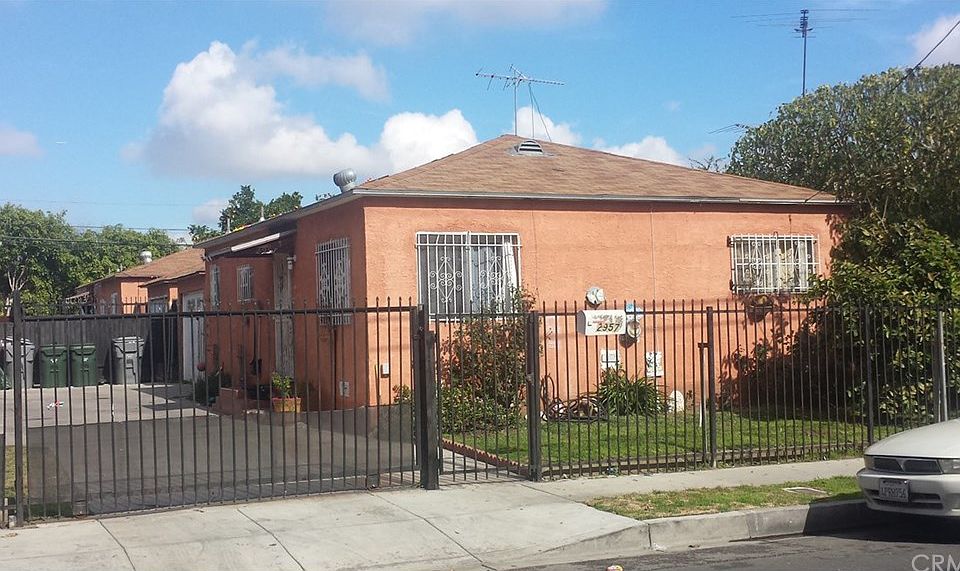 2nd image of 2957 Poplar Dr