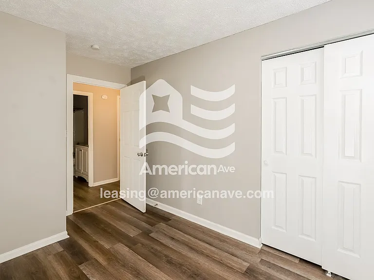 1335767_008_wm_-_main_bedroom_13381241.jpg